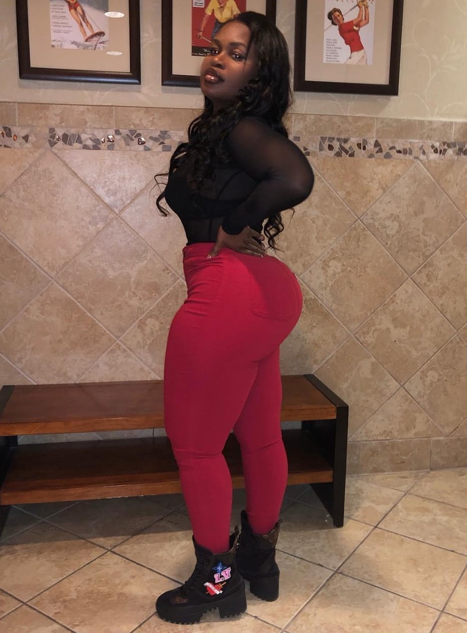 kingjazziedad:  DeliciouslySexy. CurvyLicious. BootiDelicious..Ms dB_Curves. BigSoftBooty