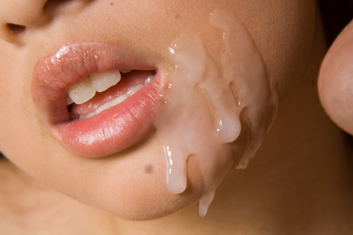 bootyloverman:  Kiss me!!  Mmmmmm, i thought you’d never ask