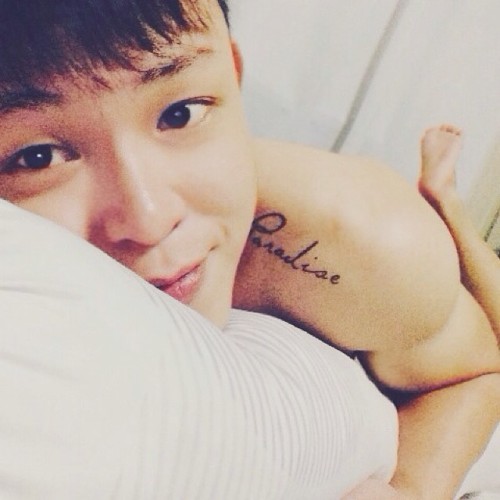 assman-69: sghard: paganboi89: hbst: Cute and shirtless army boy… Most importantly, he shaved his