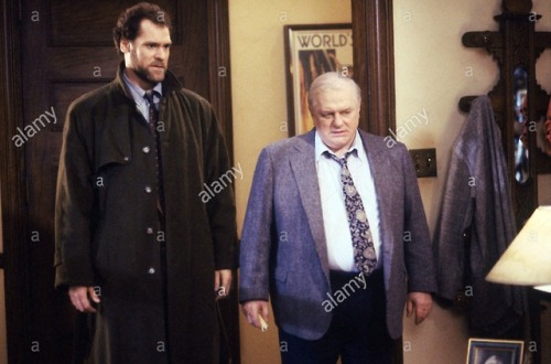  V.I. Warshawski (1991) - Charles Durning as Lt. Mallory 