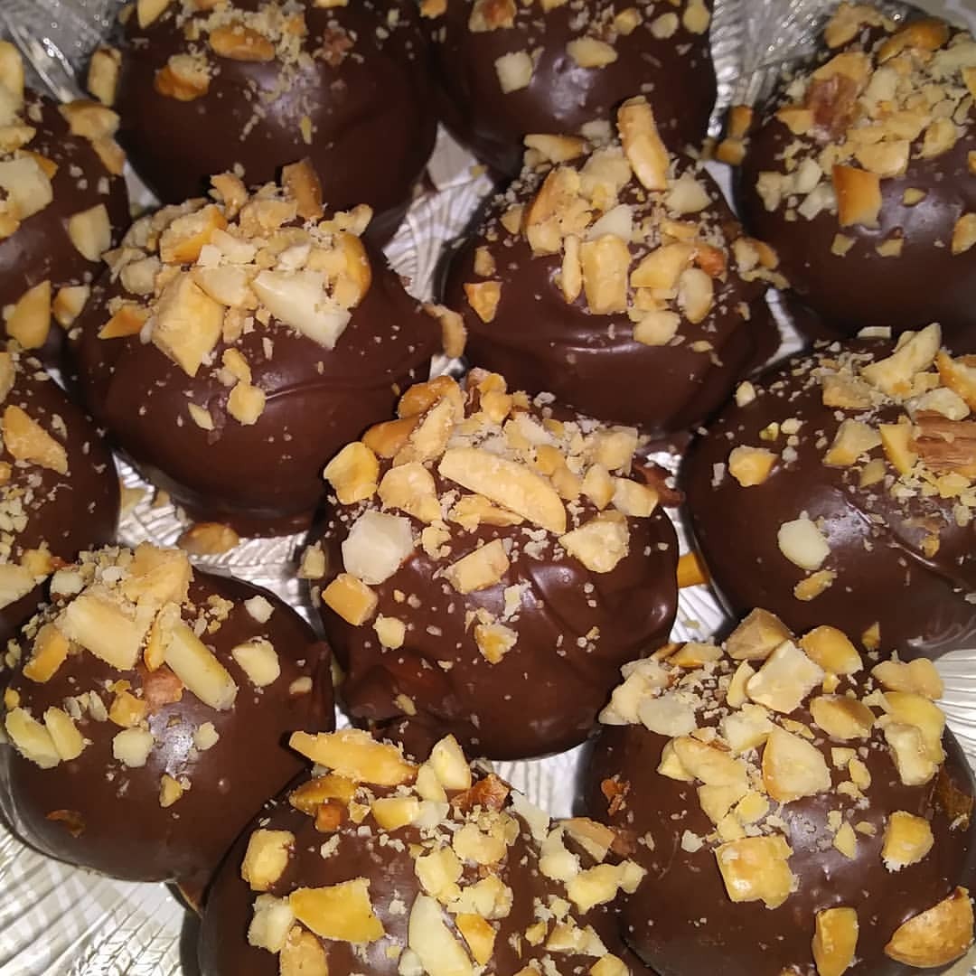 <p>Chocolate Rum Truffles w/Walnuts made w/Wray & Nephew Overproof Rum<br/>
.<br/>
.<br/>
.<br/>
Online Ordering Shipping & Delivery Available<br/>
.<br/>
.<br/>
.<br/>
.<br/>
.<br/>
.<br/>
.<br/>
.<br/>
#chocolatetruffle #rumtruffles #trufflelover #chocolatelovers #realcakebaker #candy #adultcandy #21andover #adultsonlyplease #onlineshopping #onlinebakery #eatla #handmadecandy #handcraft #cakecents #chocolatey #truffles #wrayandnephewrum #wrayandnephew #rum #labest #lafoodjunkie #lafoodie #sweettooth #sweettreats #chocolategoodness  (at Los Angeles, California)<br/>
<a href="https://www.instagram.com/p/B37XOHFnlZl/?igshid=10gt1unl44llo" target="_blank">https://www.instagram.com/p/B37XOHFnlZl/?igshid=10gt1unl44llo</a></p>