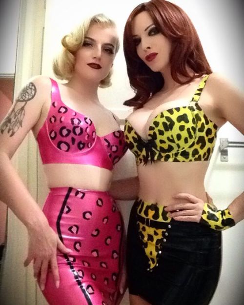 Bathroom #selfie with @varlavavoom on our way to #luchavavoom Such a fun night! Kisses to @athenafat