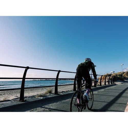 dfitzger:  by @stiantveitofficial: This is it. The North Sea next // #landevei #travelgram #cycling 