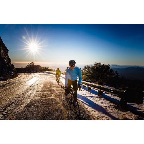 pedalitout:  Icy roads and a brilliant sun high above the desert floor with @passistaphoto and @jwee