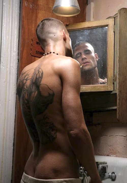 69enkidu:  prettygayboys:  similar posts: heresnapchat me: jockdays  Just so hot and dangerous -