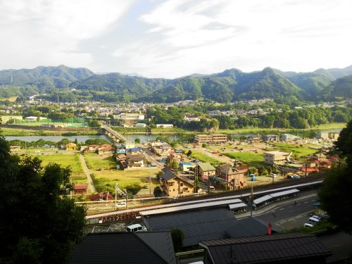 【５２２】 巡検は 甲斐山梨の 上野原 三里の程は いと美しき