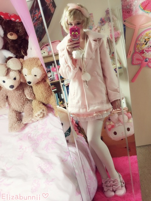elizabunnii:  One of my new coats from DreamV♥ ; v ; It’s really cosy & warm and works really well with my himekaji clothes!♥ Outfit post♪ 