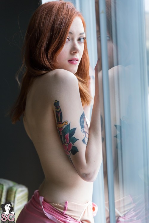 girls-tats-n-stuff:  Maud - Porcelain