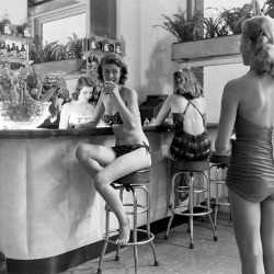 beatnikdaddio:  The Senator Hotel in Atlantic City. 1948.
