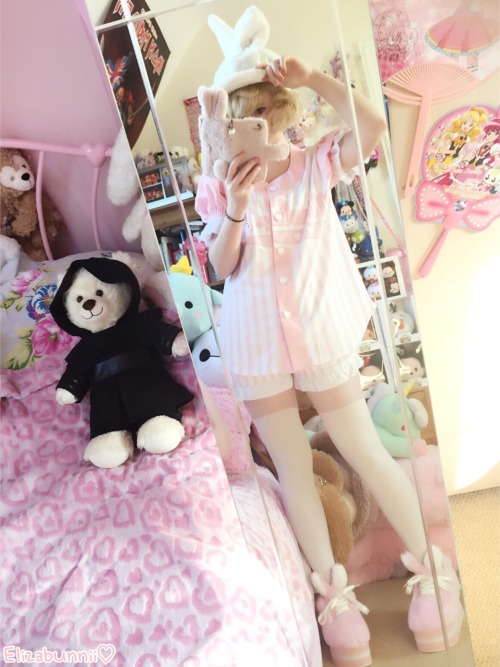 elizabunnii:  Blog up~!ପ(⑅ˊᵕˋ⑅)ଓ Bunny themed outfits♡   ♡Shoes→ Candy Stripper ♡Hat&