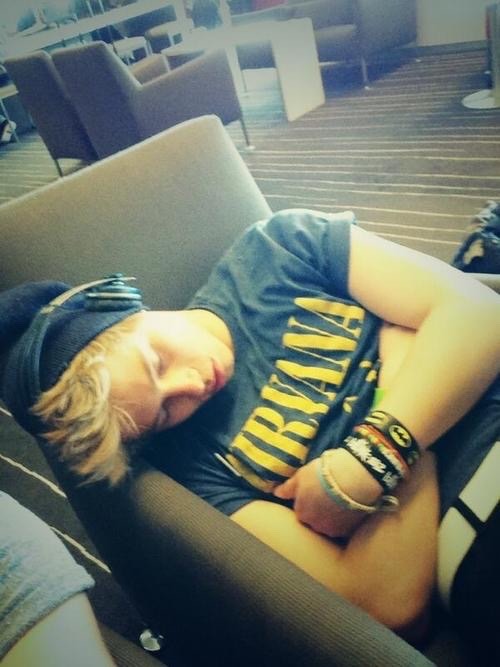 7-point-5-seconds-of-summer:  Sleepy 5sos 