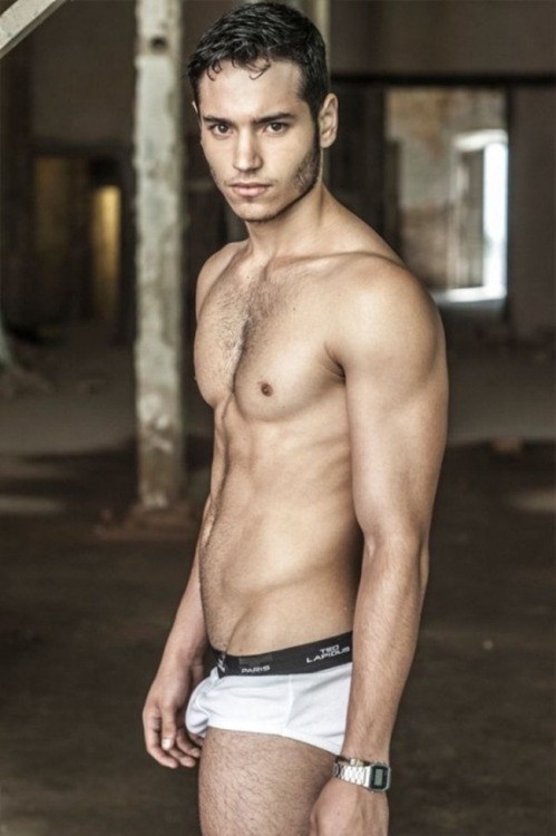 malegalore:  The shirtless Mathews Colares (Photographer: Lucio Luna for Junior Magazine) 