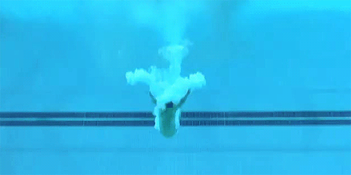 tomdaleysource:  Tom Daley’s bum pops out of his speedos after a dive (Dubai World