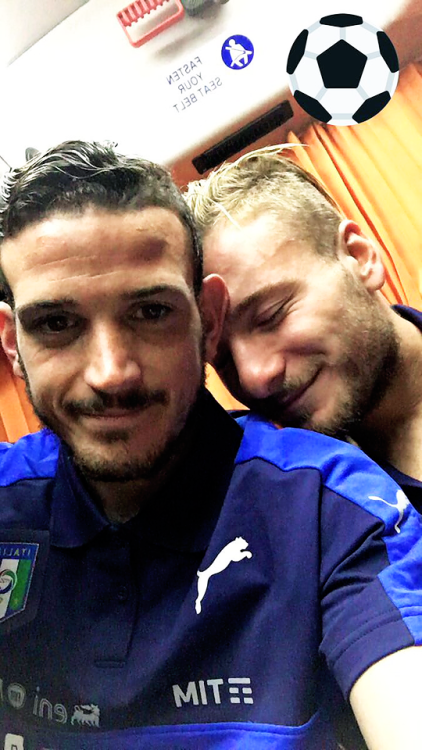 capitano-ale:@Florenzi: Ti perdono solo x il gol @ciroimmobile! Grande Gruppo…Avanti così Italia! #I