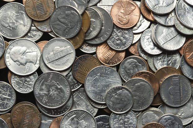 un-cerebro-hambriento:  ¿Sabìas que……el olor metálico de las monedas es realmente