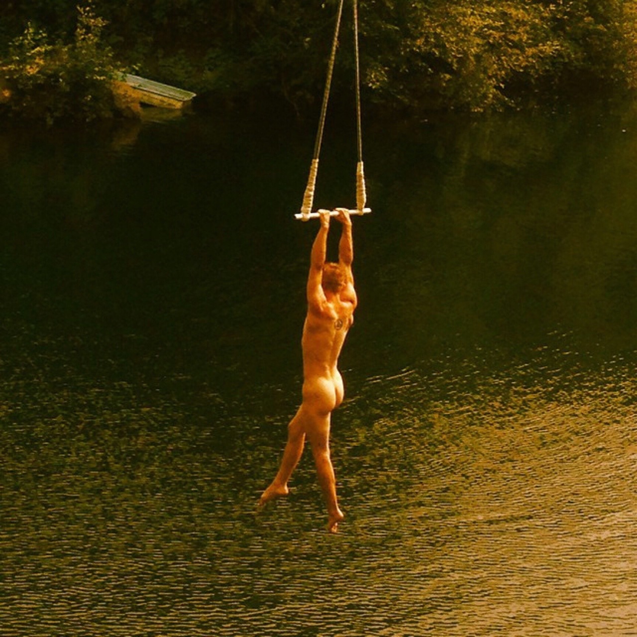 Be Naked, Be Free!