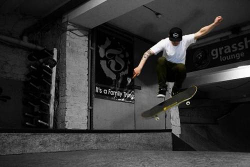 @steve_ish popping some pressure flips! • • #skate #skateboarding #skatephotography #skate