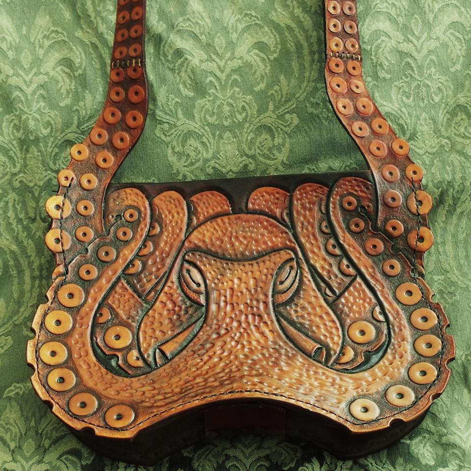 notnumbersix:  sweetpeanil: i-monster:  steampunktendencies:  Leather Work by Simon