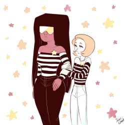 socksghost:  Drew Garnet and Pearl as models again because it is my duty to draw every Pearl holding onto every Garnet like this (????) Somebody please write a fic where these two are lead a secret life as models or something… 