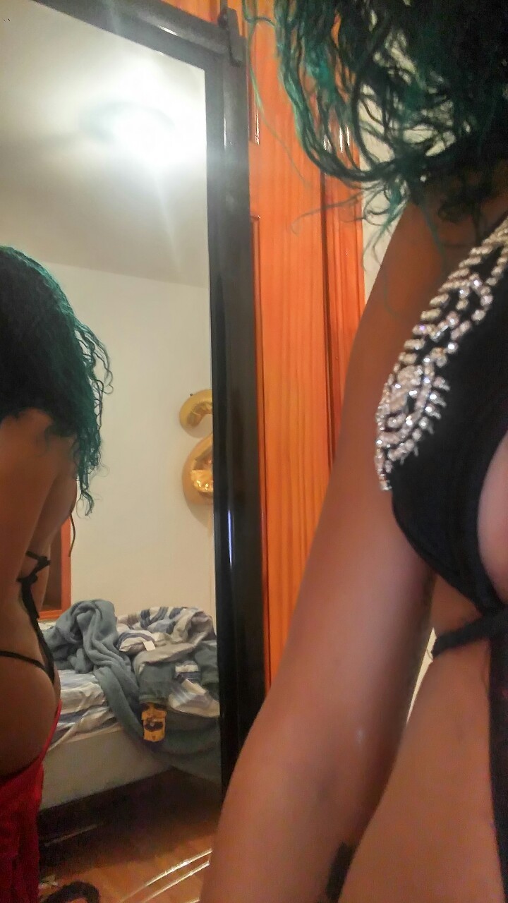 woodmeat:  bae-stop-playin:iverbz:billiehollibae:Who let me drink.?excuse me miss