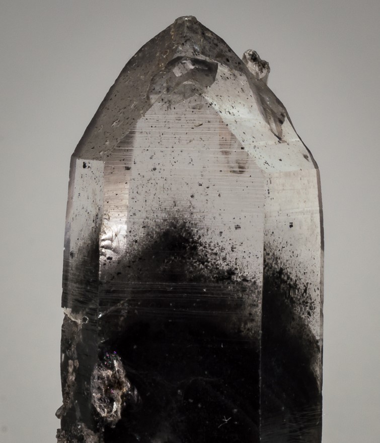 bijoux-et-mineraux:  Quartz With Hydrocarbon Inclusions - Jinkouhe, Sichuan Province,