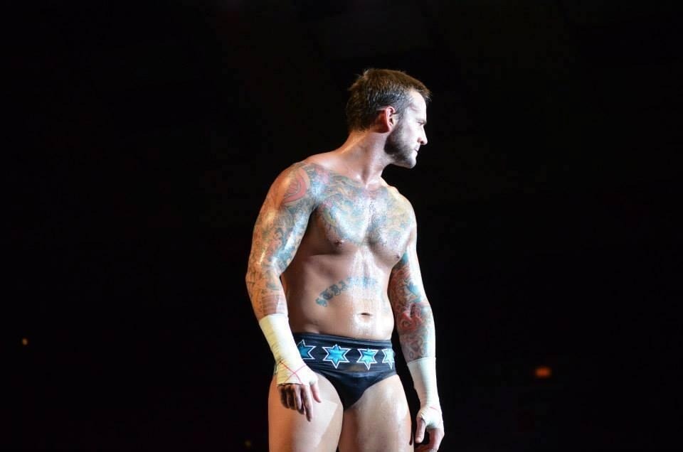 xitsclobberintimex:  Credit to catchattack1  Mmm Punk! Damn he&rsquo;s so hot!