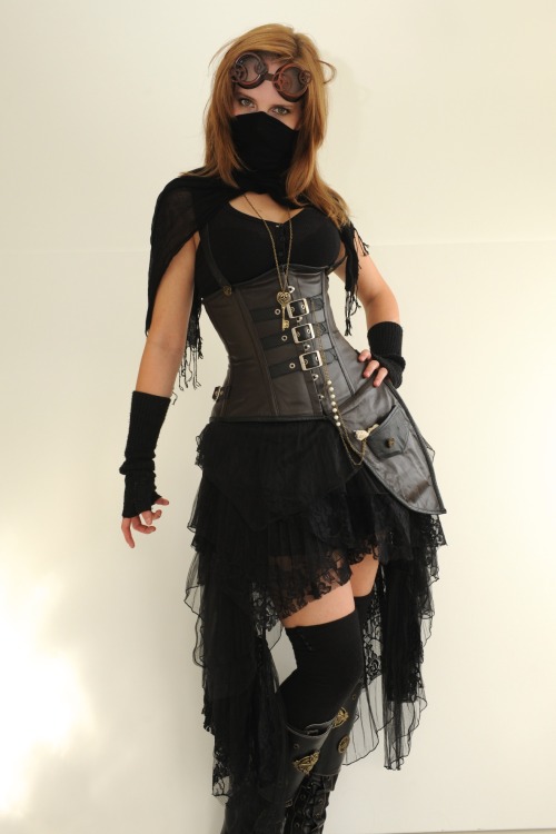 arsenicinshell:  steampunk dark fashion  Reiilynn