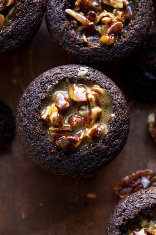 sweetoothgirl: chocolate bourbon pecan pie cupcakes with butter pecan frosting