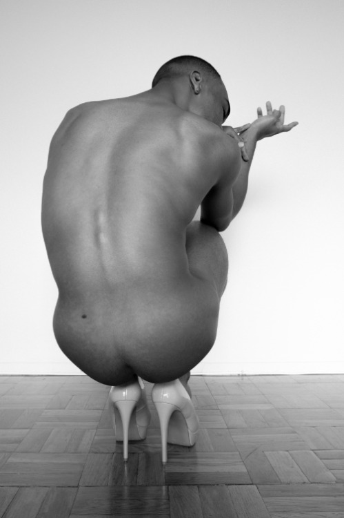 ohthentic:  jihelle:  photo Sulverbeam, http://www.modelmayhem.com/2137481, modèle Logan Paul, http://www.modelmayhem.com/2990811  all queer 