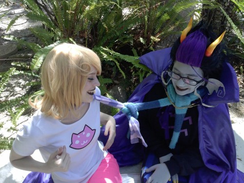 squidmaid:  magic is happenin Roxy is me Eridan is @dojinski  eyyyy we were at anime expo in LA and 