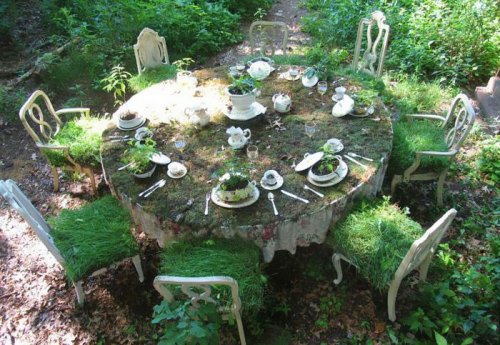 sharonbelle:kellyymanning:boredpanda:15+ Ways To Recycle Your Old Furniture Into A Fairytale Garden@