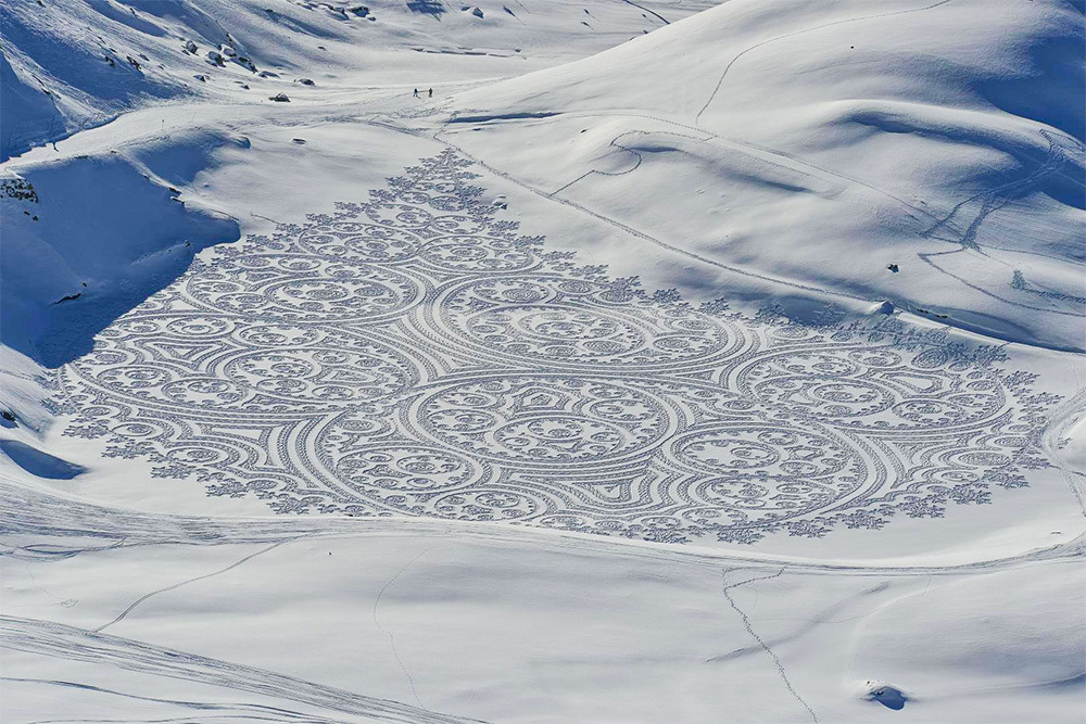 itscolossal:  See more: Expansive New Geometric Drawings Trampled in Snow and Sand