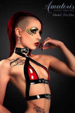 thealternatesideoflife:  Triz Taess Latex-Top