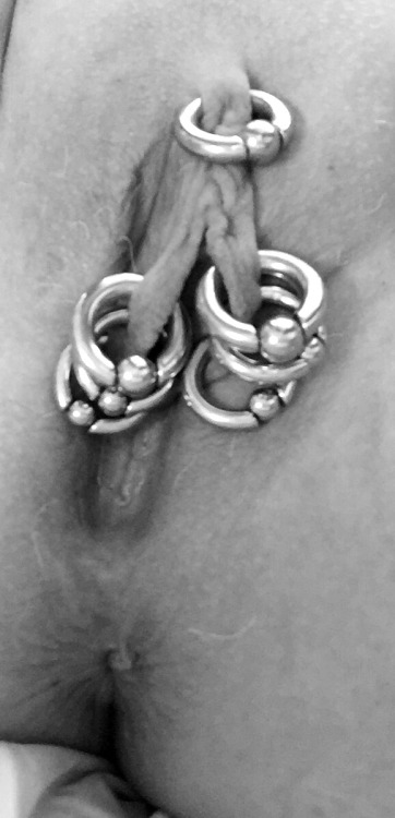 http://women-with-huge-labia-rings.tumblr.com/post/140090076823