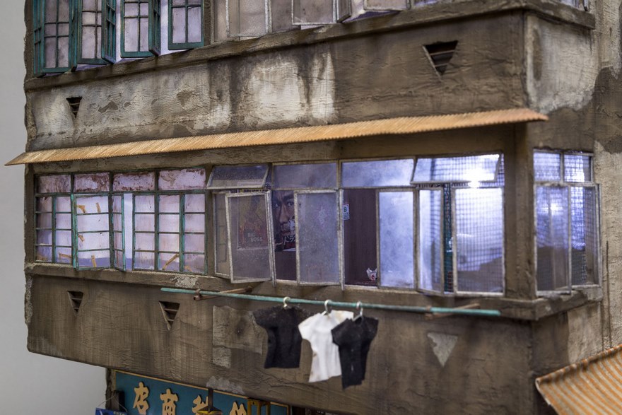 rougemm: sixpenceee:  You have to look incredibly close to see it, but Joshua Smith