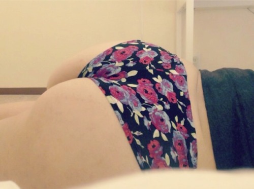 alex-storm:  Tbh, my booty’s alright 😏
