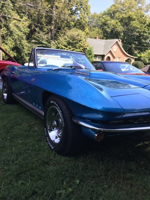1966 427 4-speed Corvette. This is a dream car for me! Not sure if this is the 425 or the 390 horsep