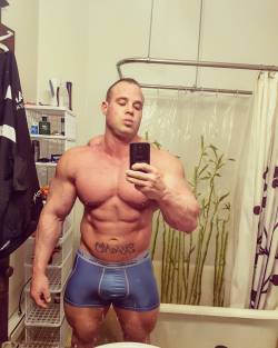 whitepapermuscle:Rob Heinamaki