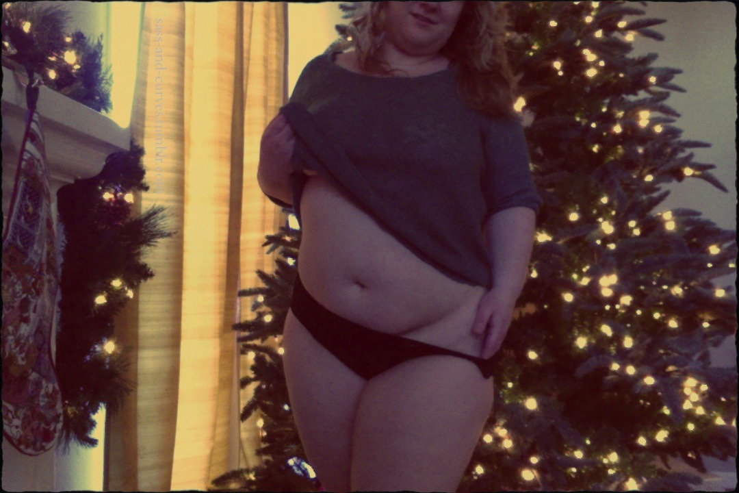 sass-and-curves:  A Merry Merry Christmas to you all. This is my present to you.
