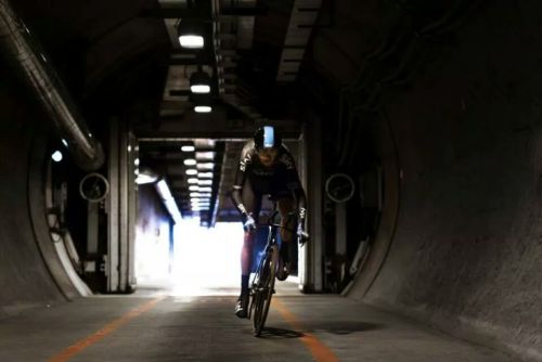 mooiefietsennicebikes:  Froom in the channeltunnel