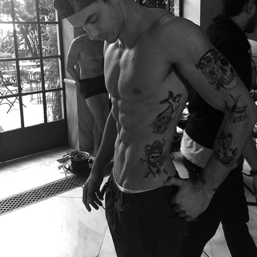 Shirtless Sexy Guys