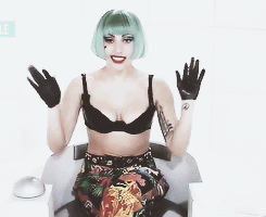 donatella eats me out
