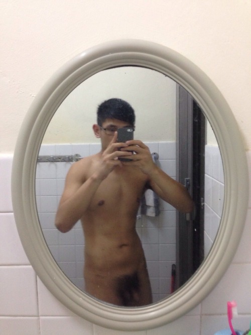 straightasianmen: Jong Hou, a Chinese Malaysian with quite an impressive meat :O if this post gets 