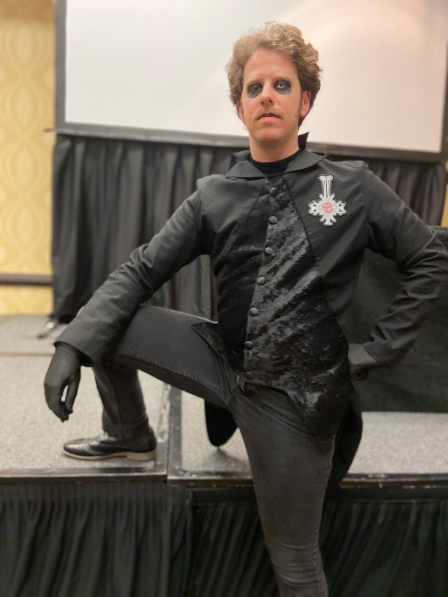 it took about a month and a half but i was able to make Copia's tailcoat and i am just soooo in love with the result. finally 