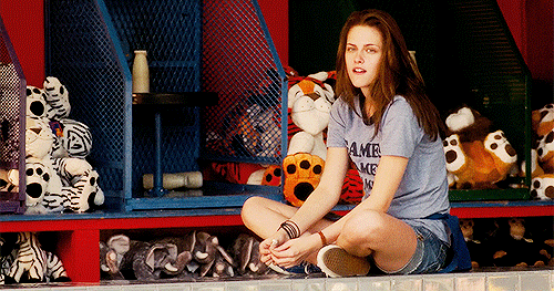 Porn Pics Kristen Stewart as Emily ‘Em’