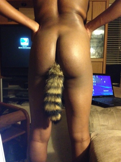 daddyslilheaven:  My sexy ass and my fox tail 