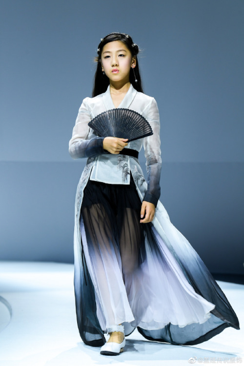 fuckyeahchinesefashion:盖娅传说 Heaven Gaia