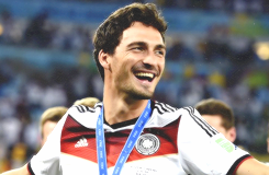 sergiooramoss:
“ Cute players: Mats Hummels. (1/8)
”