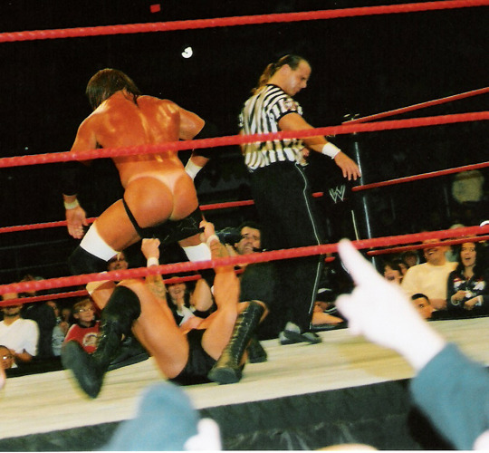 kliqfan1984:  A whole truckload of house show candids involving HHH’s trunks getting