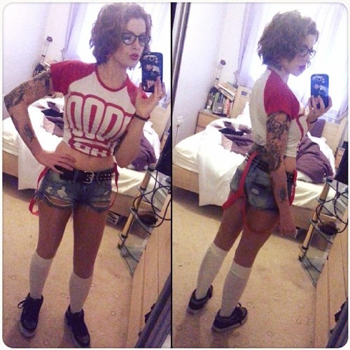 amieconradine:  Tonights outfit for our London show upstairs at The Garage tonight! Tickets are only a fiver come on down!! :) @evarane_agram #evarane #evaraneband #performance #musicismylife 